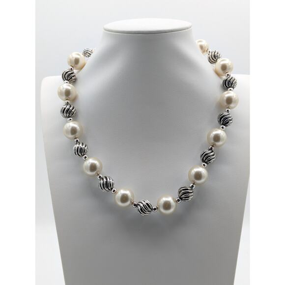16mm Acrylic Faux Pearl Swirl Silver Tone Bead Choker 17.5"-20.5" Necklace - Picture 3 of 5